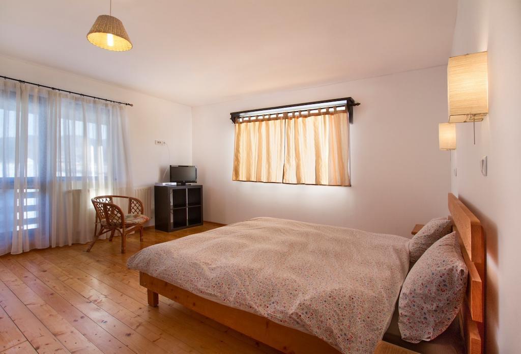 Casa Georgescu Ξενοδοχείο Rîşnov Δωμάτιο φωτογραφία